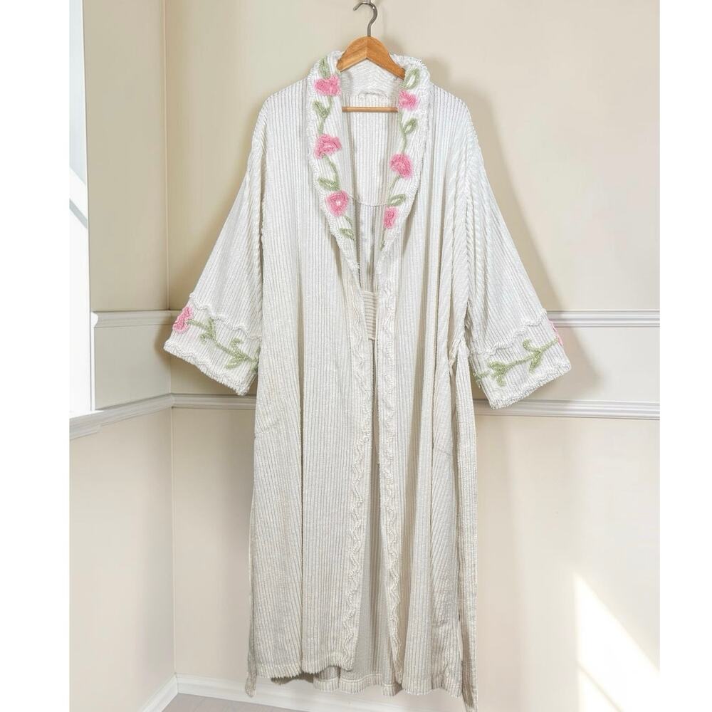 Vintage Style Chenille Bathrobe White Pink Floral Embroidered Cottagecore Robe